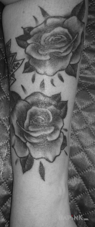 Tattoo Róże in flowers motif on the forearm
