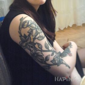 Tattoo Ķworldly on the upper arm motif: flowers