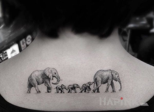 Tattoo Rodzina sloni in animals motif on the back