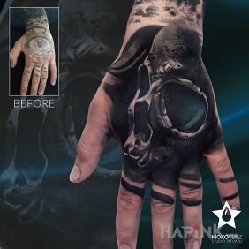 Tattoo Cover up! Czacha on the hand motif: skulls