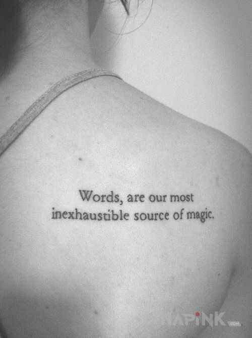 Tattoo Magiczne słowa in lettering motif on the shoulder blades