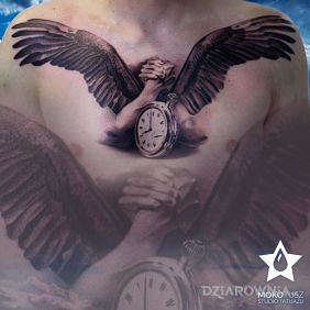 Tatuaż Realistyczne skrzydła na piersiach na obojczyku motyw: anioły styl: realistyczne
