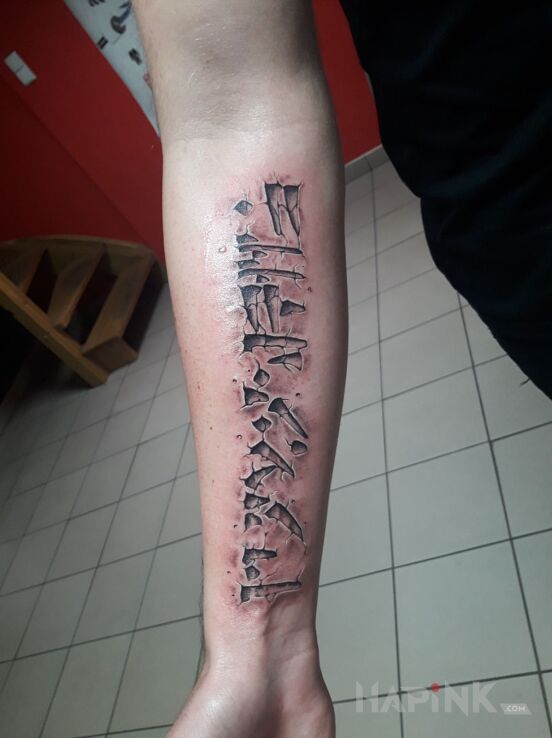 Tattoo Smocze Runy in lettering motif on the forearm