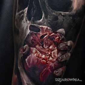 Tatuaż Serce na dłoni na przedramieniu motyw: kolorowe styl: realistyczne