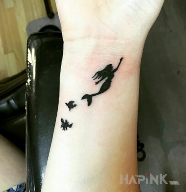 Tattoo Syrenka i kraby in characters motif on the wrist