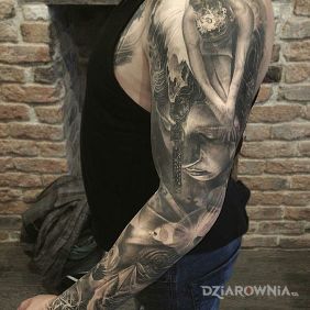 Tatuaż Baletnica na ramieniu motyw: twarze styl: realistyczne