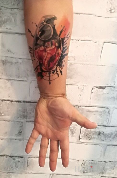 Tattoo Życie i śmierć in colorful motif on the forearm