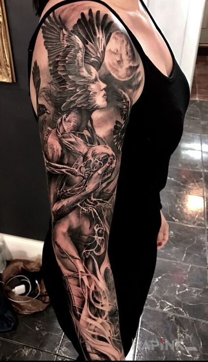 Tattoo Skrzydlata głowa in sleeves motif on the forearm