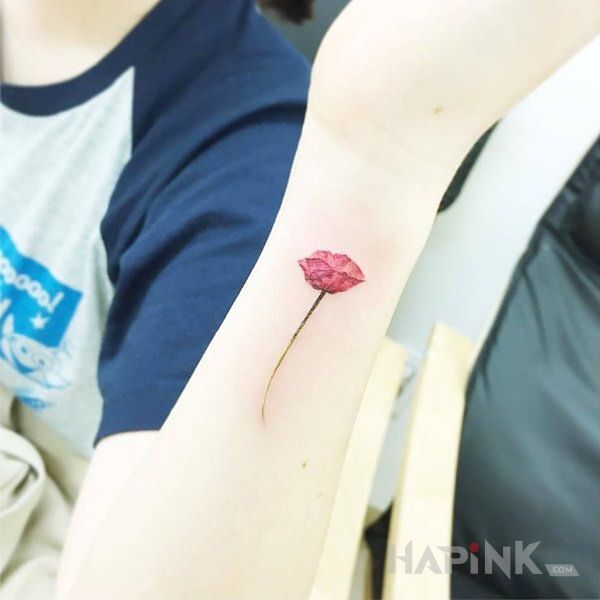 Tattoo Mały kwiat in flowers motif on the forearm