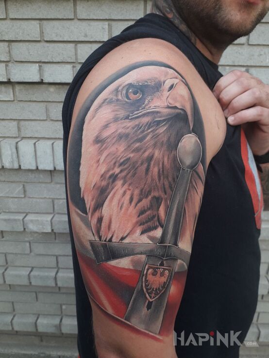 Tattoo Patriotycznie?? in patriotic motif on the upper arm