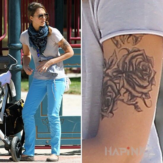 Tattoo Jessica Alba - tatuaż róża in flowers motif on the upper arm