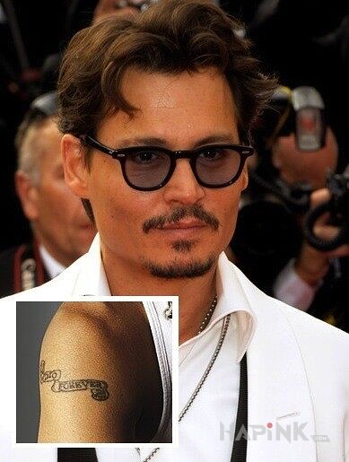 Tattoo Johnny Depp - tatuaż napis in lettering motif on the upper arm