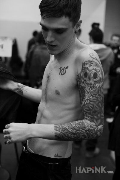 Tattoo Josh Beech - tatuaż rękaw in famous people motif on the upper arm