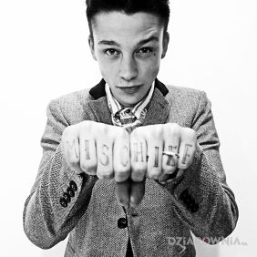 Tatuaż Josh Beech - Mischiee na palcach motyw: Josh Beech
