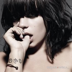 Tatuaż Lily Allen - emotoikonki w formie tatuażu :) na nadgarstku motyw: sławnych osób
