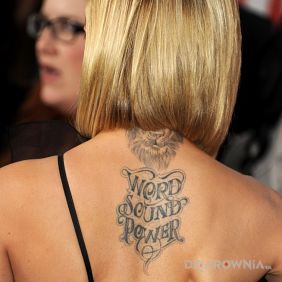 Tatuaż Mena Suvari - tatuaż: Word Sound Power na plecach motyw: Mena Suvari