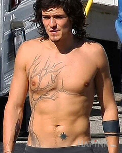 Tattoo Orlando Bloom - tatuaż drzewo i gwiazdka in Orlando Bloom motif on the chest