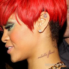Tatuaż Rihanna - tatuaż rebelle fleur na szyi motyw: Rihanna