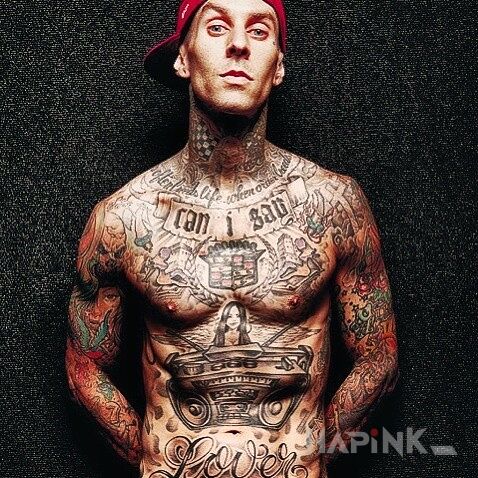 Tattoo Travis Barker w tatuażach in famous people motif on the upper arm