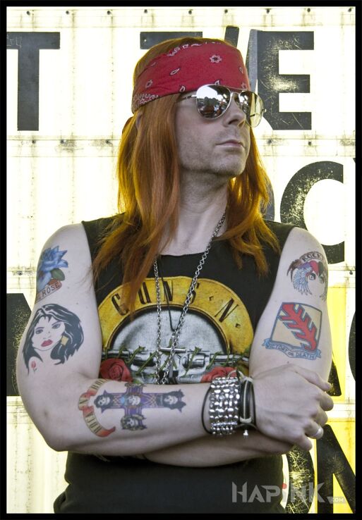 Tattoo W. Axl Rose z tatuażami na rękach in W. Axl Rose motif on the upper arm