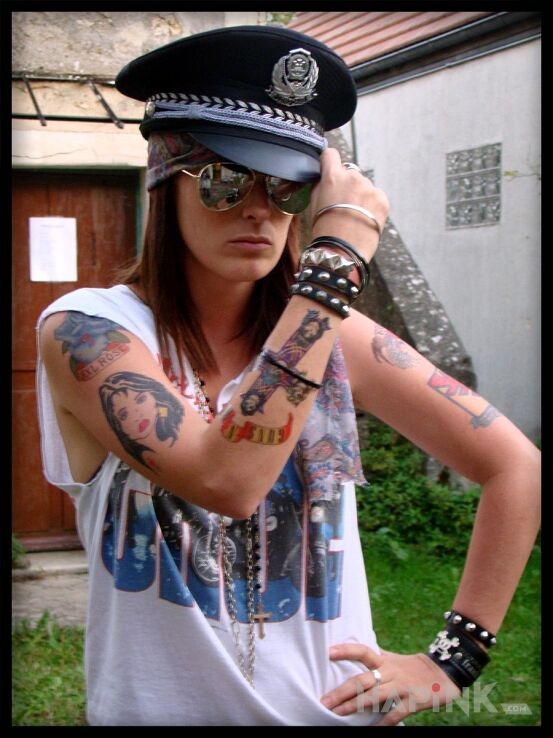 Tattoo W. Axl Rose za modu - dziary in W. Axl Rose motif on the forearm