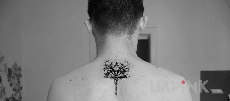 Tattoo Oko iluminatów in religious motif on the back