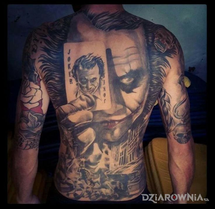 Tatuaż kozacki joker w motywie twarze na plecach