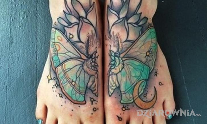 Tatuaż motylki w motywie zwierzęta na stopie