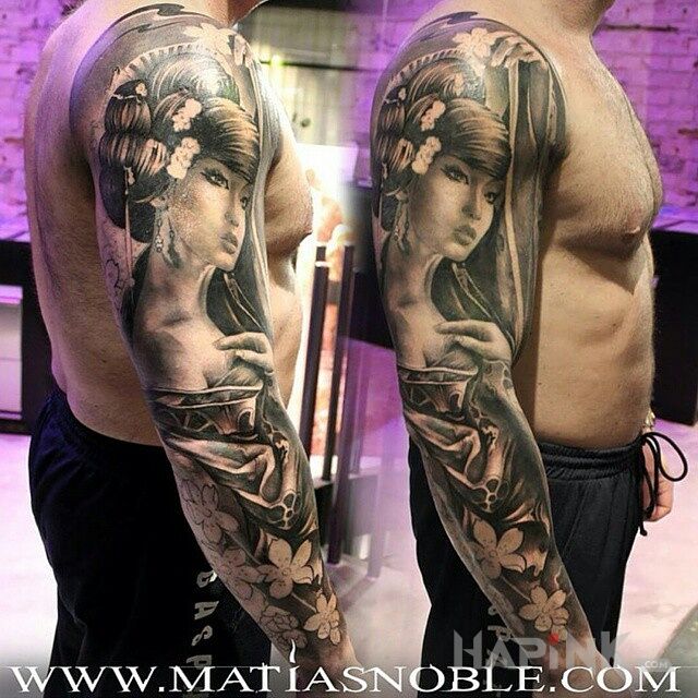 Tattoo Piękna gejsza in faces motif and japanese / irezumi style on the upper arm