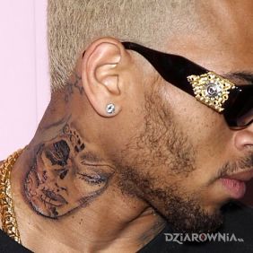 Tatuaż Chris Brown 2 na szyi motyw: sławnych osób
