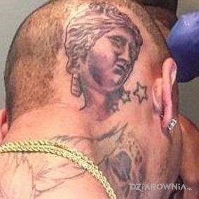 Tatuaż Chris Brown 3 na głowie motyw: Chris Brown