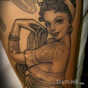 Tattoo Pin up girl on the upper arm motif: characters