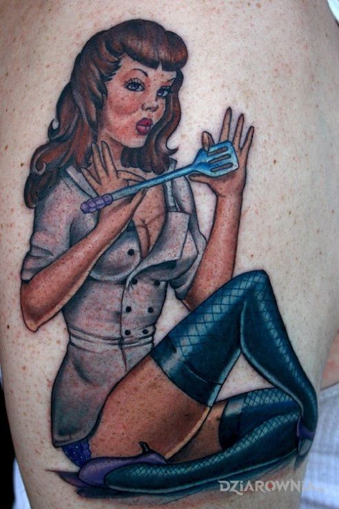 Tatuaż pin up girl 3 w motywie postacie na ramieniu