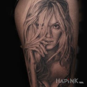 Tattoo Dream woman on the upper arm motif: characters