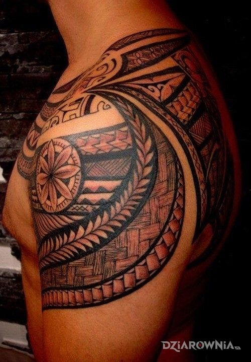 Tatuaż polinezyjski wzór w stylu polinezyjskie na ramieniu