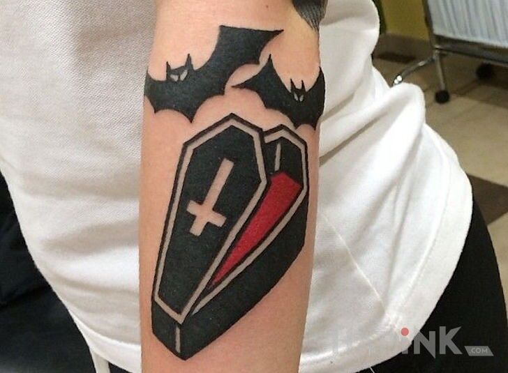 Tattoo Nietoperze in animals motif on the forearm