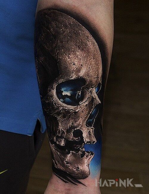 Tattoo Czaszunia in skulls motif on the forearm
