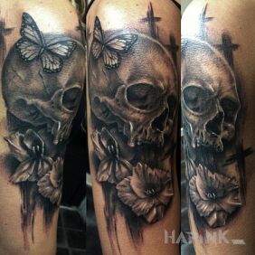 Tattoo Skull with butterfly on the upper arm motif: skulls