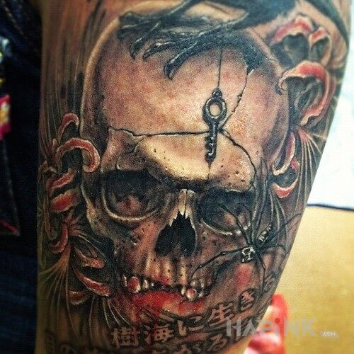 Tattoo Krawa czacha in skulls motif on the upper arm