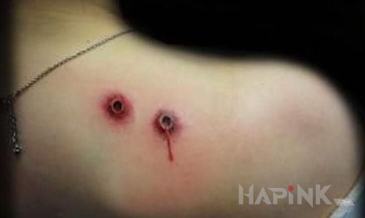 Tattoo Ugryzienie wampira in Love motif on the shoulder blades
