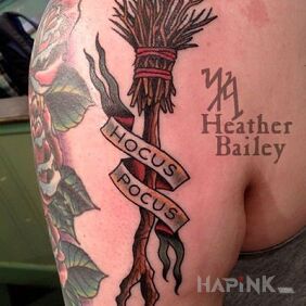 Tattoo Hocus pocus on the upper arm motif: lettering