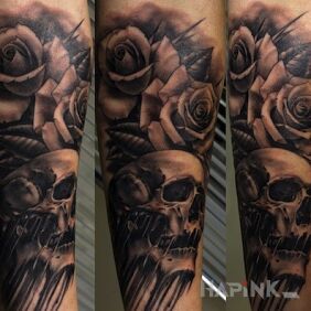 Tattoo Wriggling skull and roses on the calf motif: skulls
