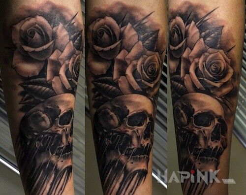Tattoo Wijaca sie czacha i roze in skulls motif on the calf