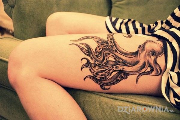 Tatuaż ośmiornica w motywie zwierzęta na nodze
