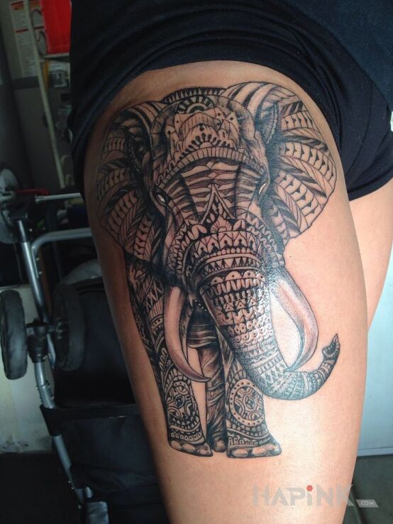 Tattoo Słoń in animals motif on the leg