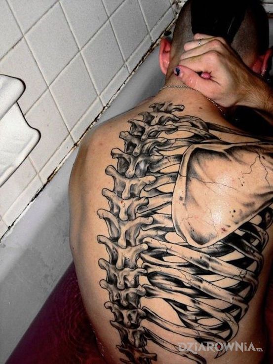 Tatuaż szkielet 2 w motywie anatomiczne na plecach