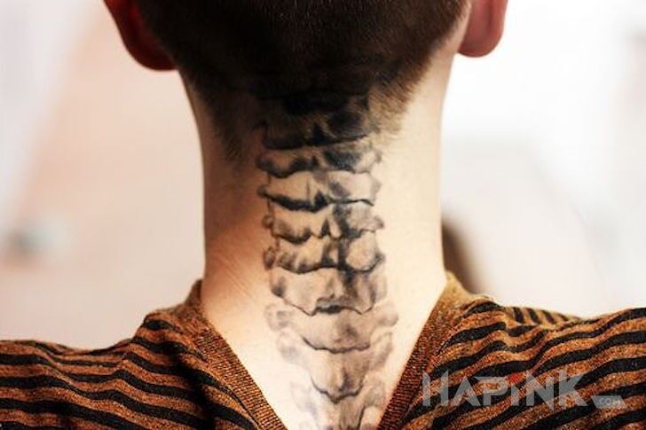 Tattoo Kręgi szyjne in anatomical motif on the nape