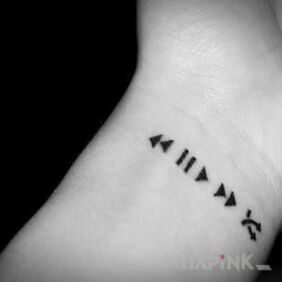 Tattoo A little something on the wrist motif: other