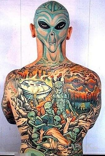 Tattoo Koleś z kosmosu in characters motif on the back
