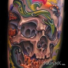 Tattoo Skull on the forearm motif: skulls